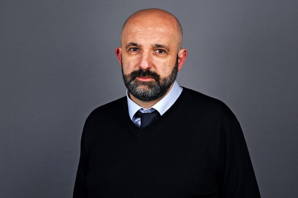 Dulo Dizdarevic (IMDI) forstår familiens reaksjon, men tror de kommer til å trives bedre etterhvert.
 Foto: IMDI