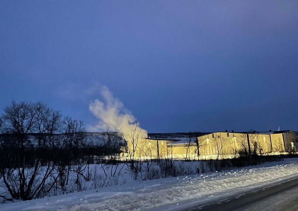 Thor Aage Pedersen mener Miljødirektoratet skal betale fiskerne for pukkellaksen, og at han tar kostnadene og ansvaret videre i anlegget som planlegges bak Styronor.
 Foto: Birgitte Wisur Olsen