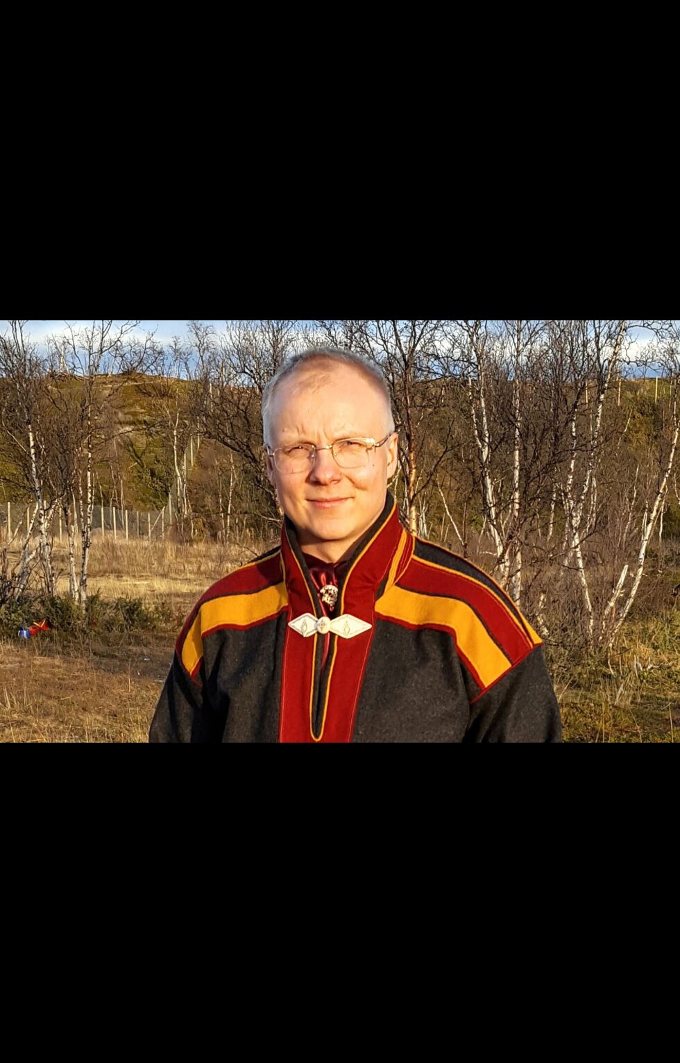 John Anders Sikku har gjennom det nystiftede selskapet Sikku Media utviklet en oversetter-app for mobiltelefon. Denne ble lansert fredag.
Foto: Privat