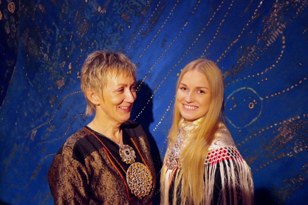 Anita Persdatter Ravna sammen med dattera Marja Guttorm.
 Foto: Susanne Amalie Langstrand-Andersen