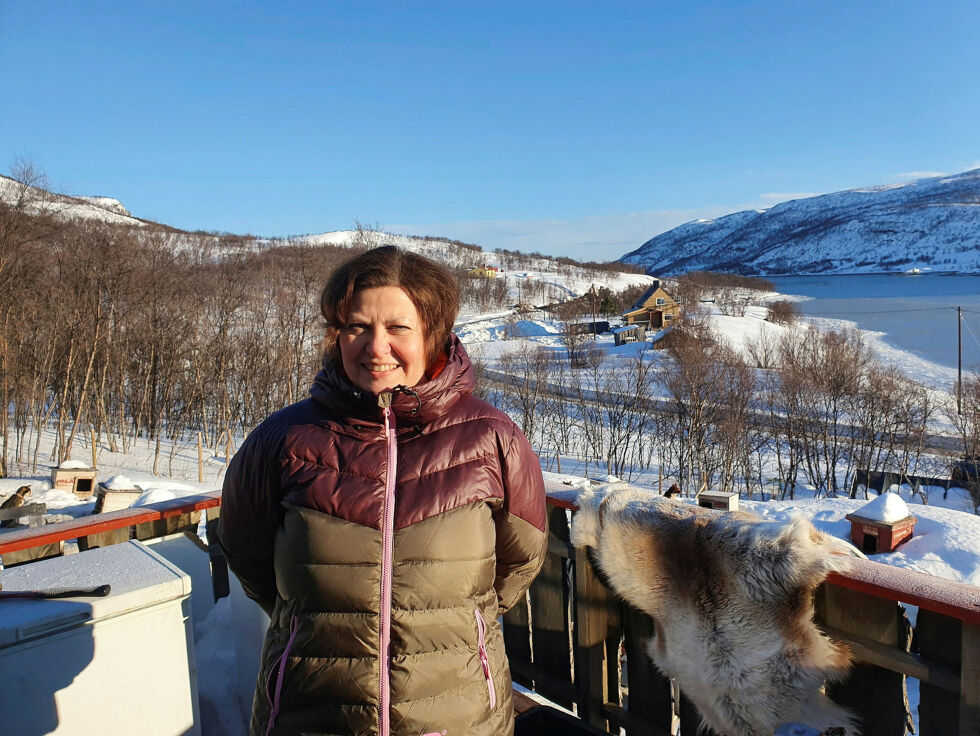 – Dårlig dekning på bredbånd er en uholdbar situasjon, sier ordfører Helga Pedersen som er veldig fornøyd med at Tana kommune har inngått avtale med Varanger Kraft om bredbåndsutbygging på strekningen Rustefjelbma – Šuoššjohka.
 Foto: Tom Hardy