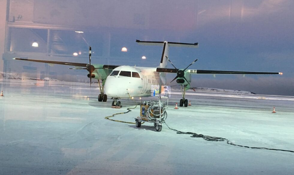 Kapteinen valgte å kople ut ene motoren etter at den  ene propellen ble utsatt for «overspeed», hvilket skulle bety å gå altfor fort, like etter at dette widerøeflyet tok av i Kirkenes mandag morgen.
 Foto: Yngve Hansen