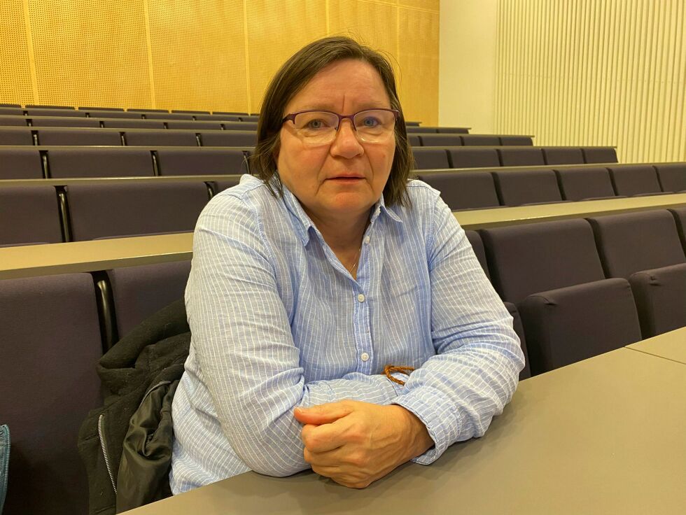 Marianne Madvig Hansen, leder i Min Árbe, håper på flertall i kommunestyret for å kalle torget i Kirkenes opp etter John A. Savio, den store samiske kunstneren fra Bugøyfjord.
 Foto: Hallgeir Henriksen