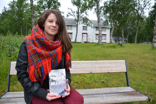 Somby med kunst som griper