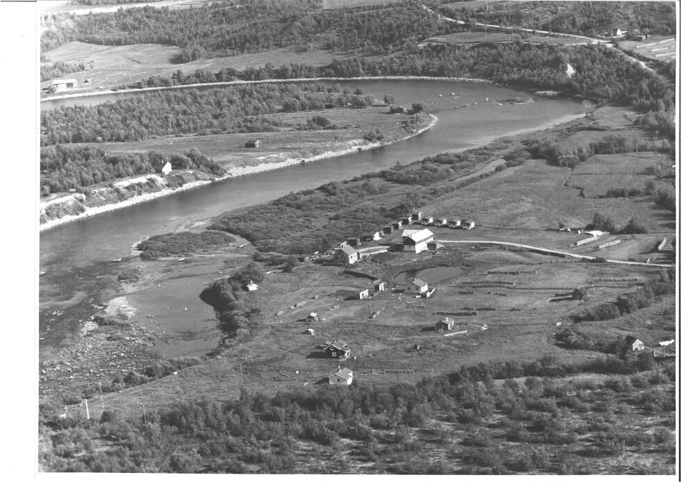 Slik så det ut i Skol­te­by­en i Neiden i 1969. Foto ut­land fra Skol­te­sam­isk mu­se­um.