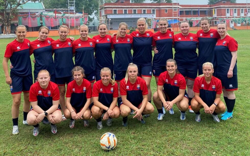 FA Sápmis damelag er nå klare for Conifa VM i Nord-India. Lagets første kamp er fredag mot arrangørene fra Tibet.