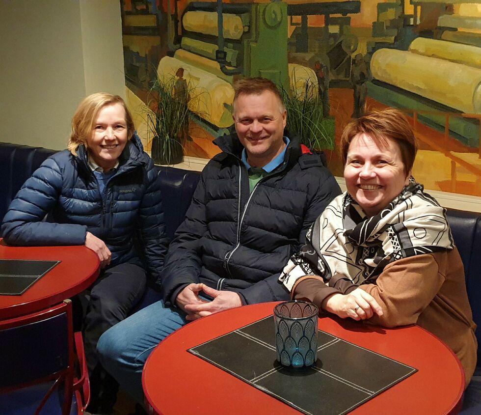 Mar­ja Si­nik­ka Sihvo, Sten Rune Pet­ter­sen og Aina Borch er eier­trio­en som skal ta Verts­hu­set i Laks­elv til nye høy­der. Foto: pri­vat
 Foto: Privat