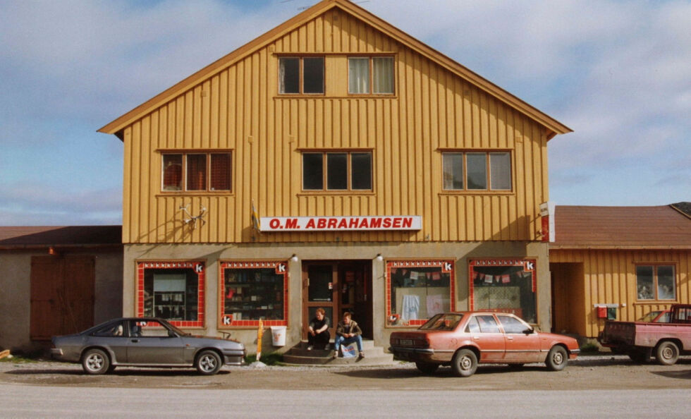 Oskar Abrahamsen jobbet lenge hos Gunnari, og i 1975 kjøpte han butikken.
 Foto: Torfinn Iversen
