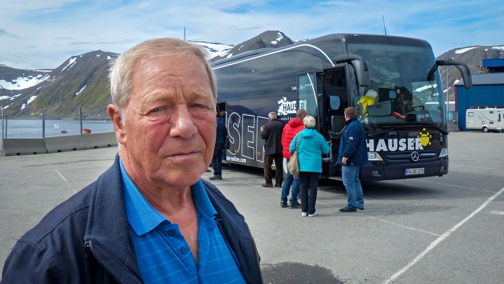 – Det er paradoksalt at lokalbefolkningen står og ser på at last på last med turister fraktes til og fra Nordkapp, mens store selskaper sørfra tjener store penger på den massive turismen, sier Torger Samuelsen.
 Foto: Geir Johansen