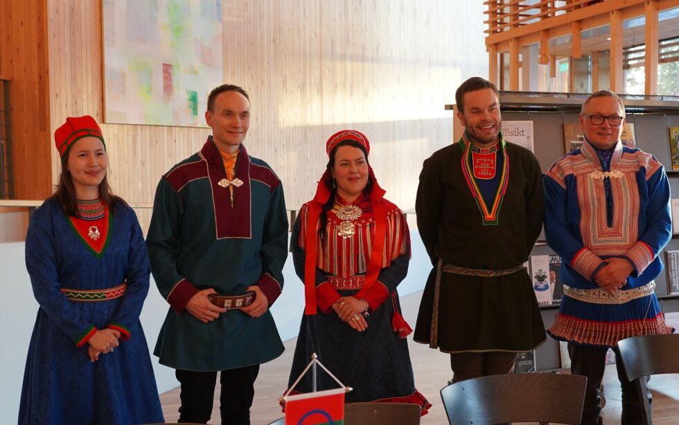 Maja Kristine Jåma, Runar Myrnes Balto, Silje Muotka, Mikkel Eskil Mikkelsen og Hans Ole Eira utgjør det nye sametingsrådet.
 Foto: NSR
