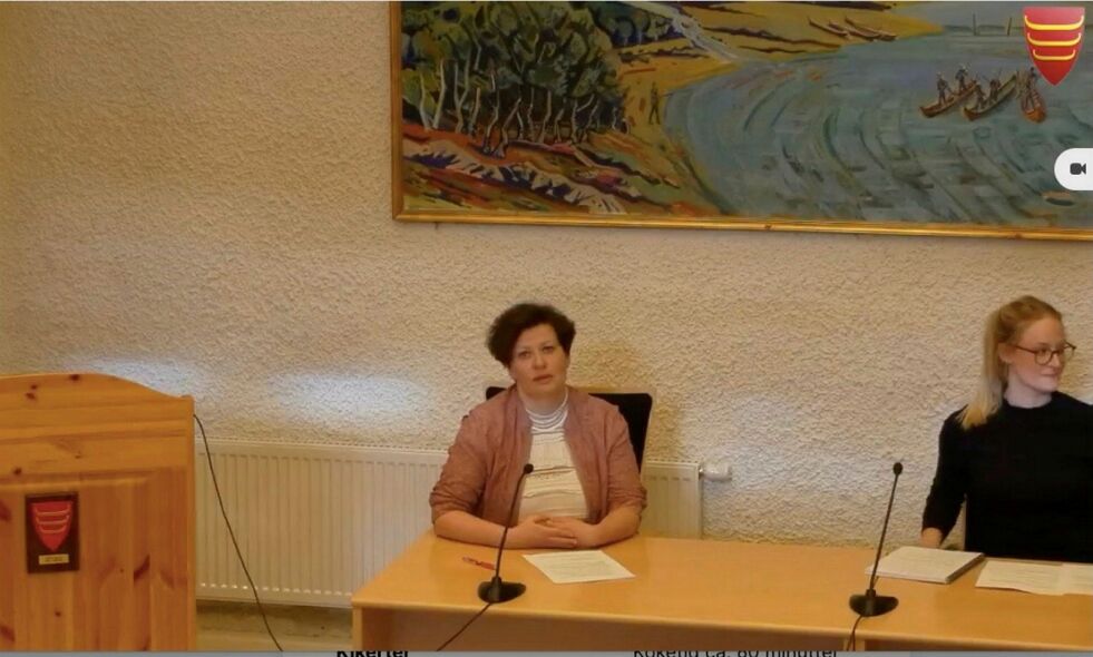 Helga Pedersen, sammen med lege Linnea Vissgården, informerte innbyggerne direkte via en sending på internett onsdag.
SKJERMDUMP