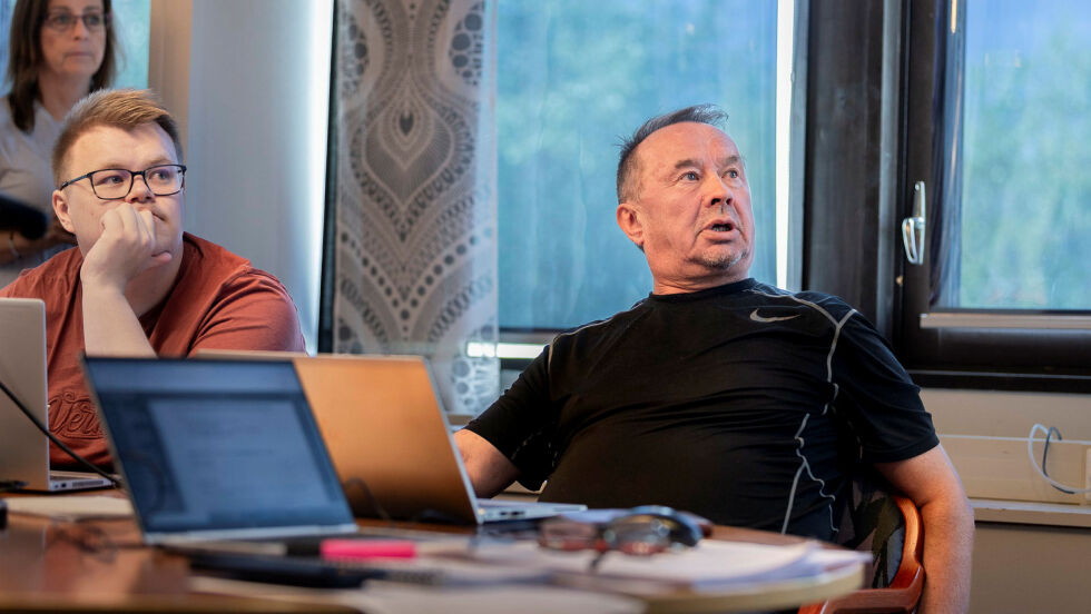 Prosjektleder ved teknisk enhet i Karasjok kommune, Paul Inge Turi forteller at det skal legges ned nesten ni millioner kroner i opprusting av et par av de kommunale veiene.
 Foto: Cecilie Bergan Stuedal