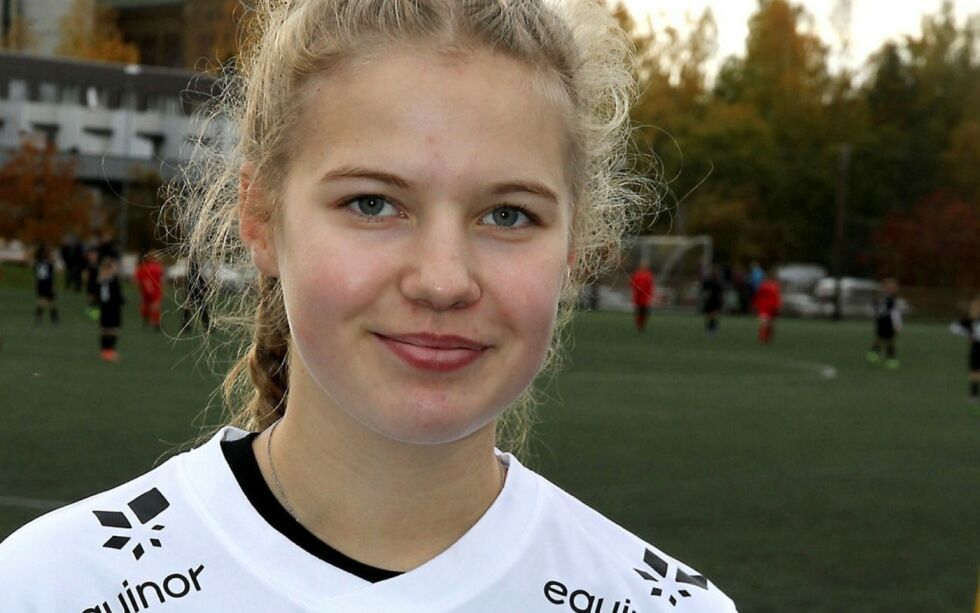 Pors­ang­er IL-spil­ler Siri Kol­le­våg Sa­mu­el­sen er blant spil­ler­ne Nor­ges Fotballforbund føl­ger nøye med på, og som tors­dag var med på den di­gi­ta­le sam­lin­gen for land­ets beste i 15-års­klas­sen.
Arkivfoto: Svein H. Moe