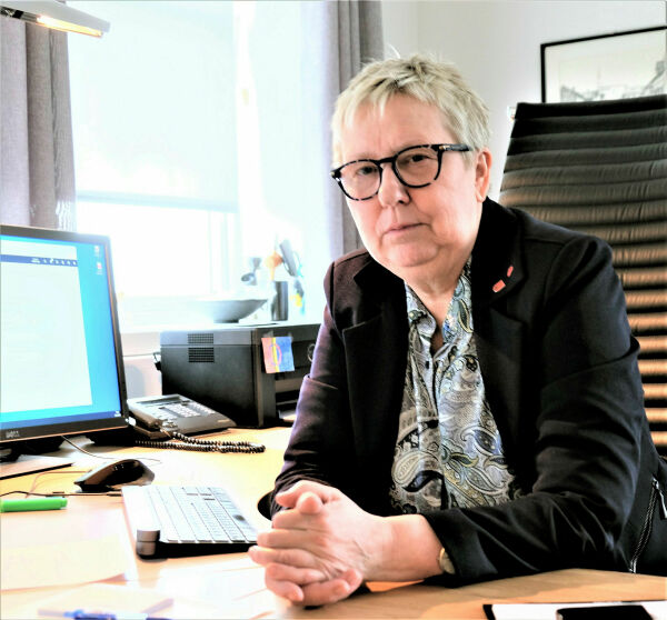 Mener Persen skyter langt over mål