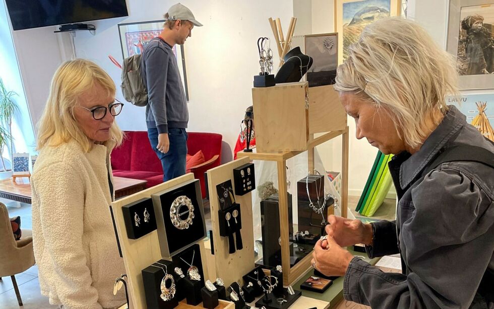 Det var i overkant hundre besøkende innom pop-up-butikken.
 Foto: Hannah Persen