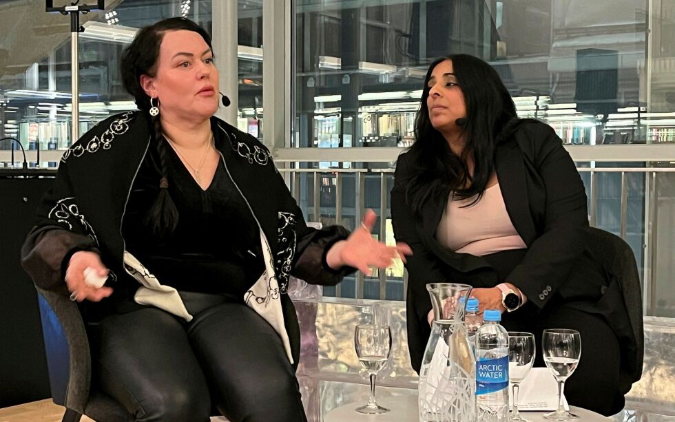 Sametingspresident Silje Karine Muotka og kultur- og likestillingsminister Lubna Jaffery i en panelsamtale under Tromsø internasjonale filmfestival.
 Foto: Elin M. Wersland