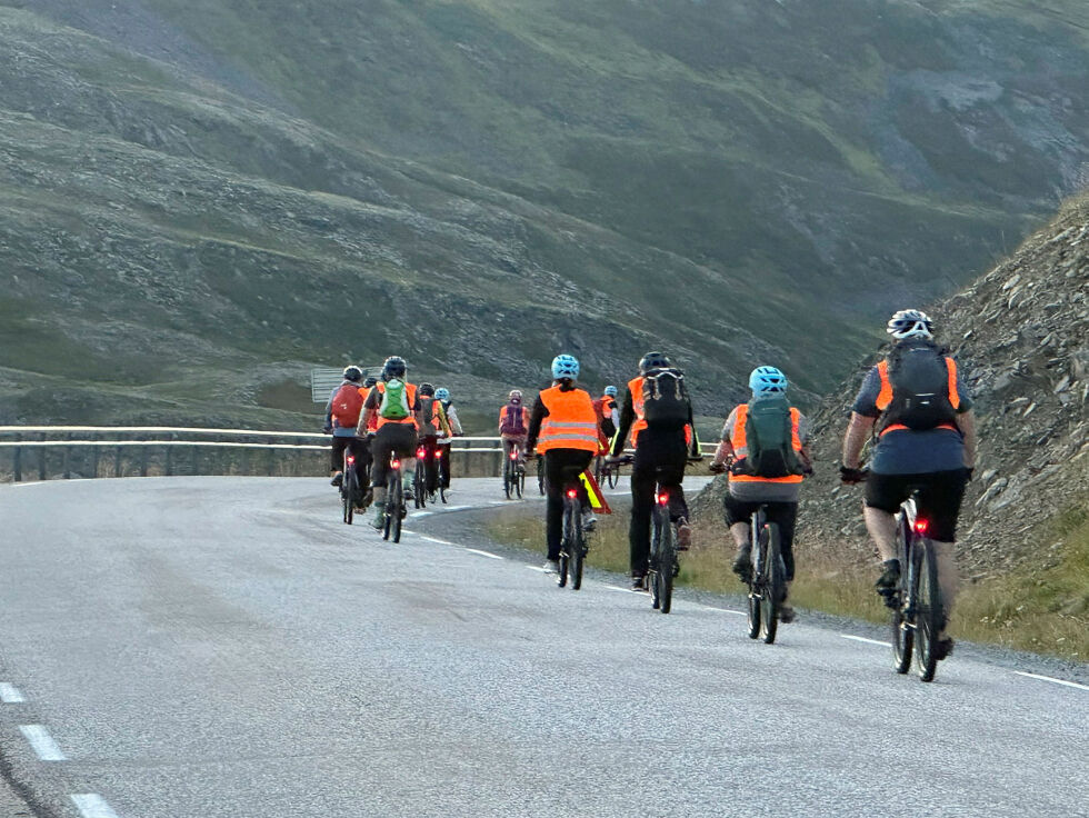 På de svingete partiene opp til Nordkapplatået er det nesten umulig å kjøre forbi på en trygg måte.
 Foto: Jan Olsen