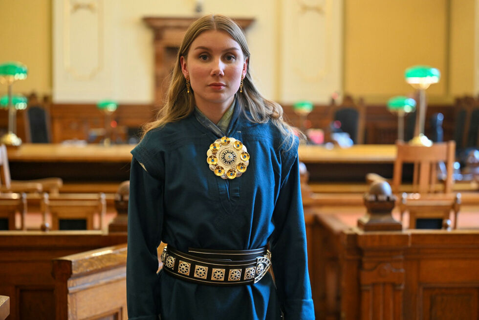 Ella Marie Hætta Isaksen sier på vegne av alle aksjonistene at de er stolte over å ha vunnet frem i Høyesterett.
 Foto: Irene Andersen