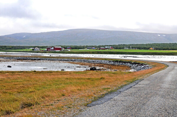 Lesestykke for dommer Maret Aile Sara i tingrettens hus i Vadsø