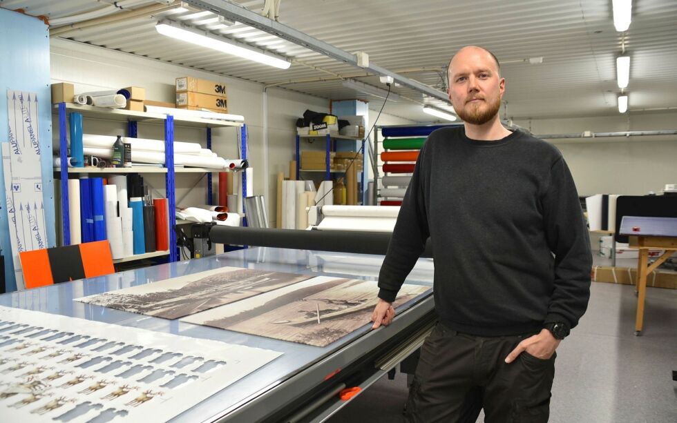 Stian Bjerke, 34 år fra Lakselv, har vært trykkerimedarbeider siden 2017.
 Foto: Lova Vassli Hilanmo