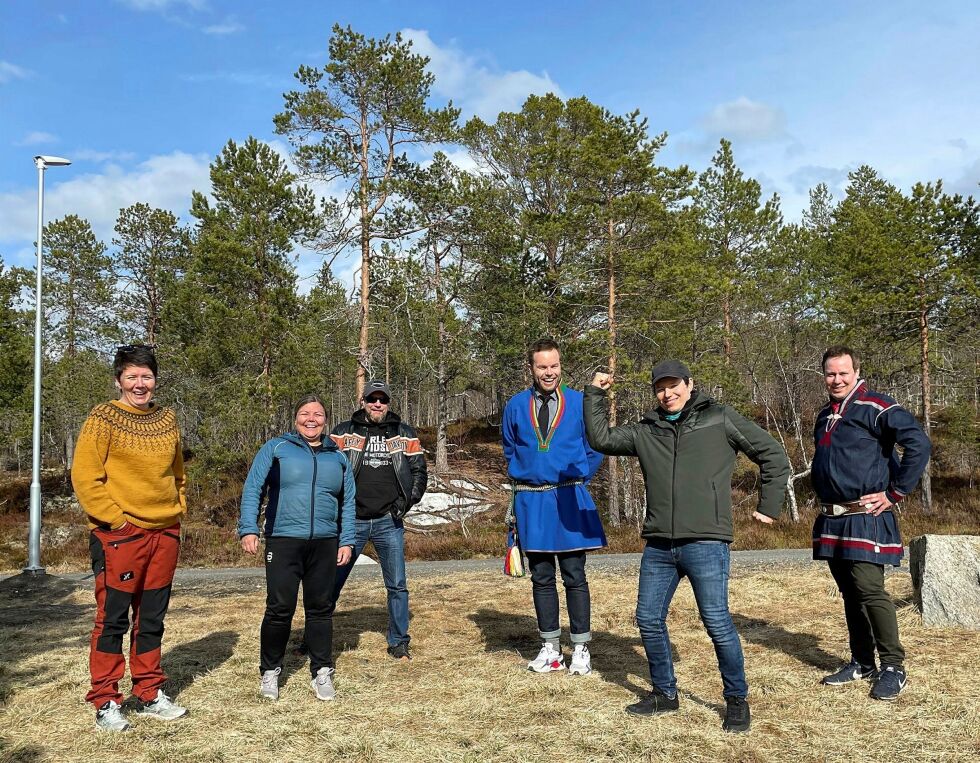 Fra venstre Silvia Ellingsen, Charlotte Paulsen, Asbjørn Ellingsen, Mikkel Eskil Mikkelsen, Vegar J. Bæhr og Eirik Larsen.
 Foto: Sametinget