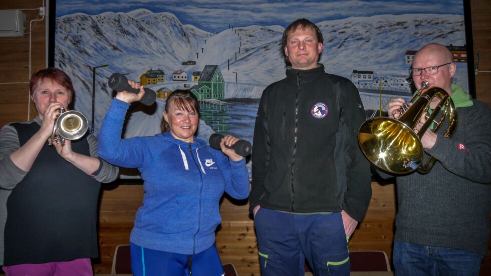 De er ildsjeler for mye av det som foregår i Nordvågen. Fra venstre: Aina Nylund, Tove Gabrielsen, Vegard Andersen og Jan Ole Mikalsen.
 Foto: Geir Johansen