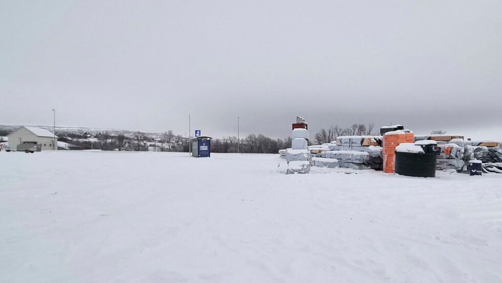Industritomta i Varangerbotn er nå tilbake hos Nesseby kommune – etter at kommunen betalte én million kroner til boet etter konkursen hos Mietinen Maskin AS.
 Foto: Torbjørn Ittelin