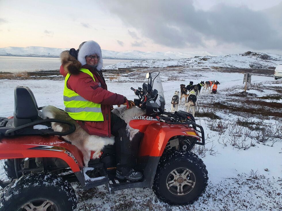 Therese Norman Andersen er mye ute på skitur, men i helga valgte hun glamping og hundetrening med ATV i Gavesluft. Hun flyttet til Finnmark for tre år siden og stortrives
 Foto: Tom Hardy