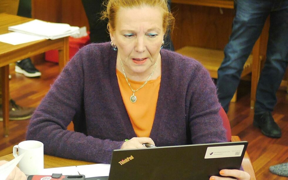 Kommunestyrerepresentant Kari Lene Olsen (Ap) vil ha ordfører Jan Olsen til å fortelle hvilken hjemmel man hadde for å frikjøpe varaordfører Tor Mikkola samtidig som også ordfører Olsen hadde full lønn mens rettssaken mot Scandic pågikk.
Foto: Geir Johansen
