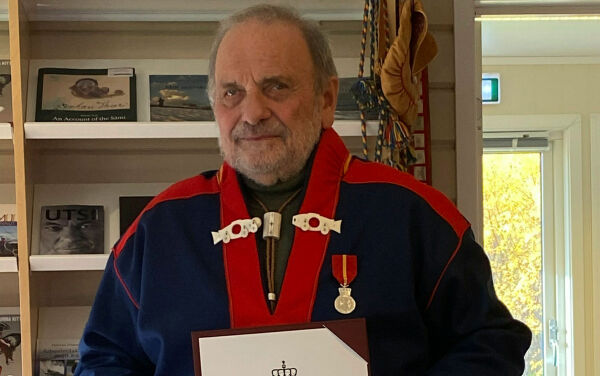 Kongen ærer Aage