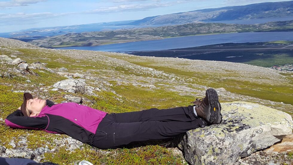 Kinosjef Ida Balto som hadde misforstått en sms. Sammen har de besluttet å endre datoen på multimediashowet «Out of space»
 Foto: Privat