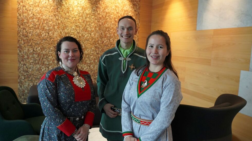 Silje Karine Muotka, Runar Myrnes Balto og Maja Kristine Jåma er tilfreds med dommen fra Høyesterett.
 Foto: NSR