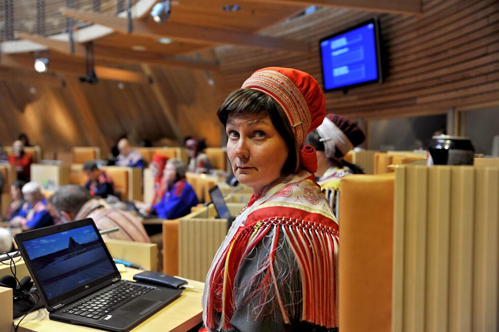 Keskitalo Aili legger opp til språkdebatt under Sametingets plenum.
 Foto: Erik Brenli