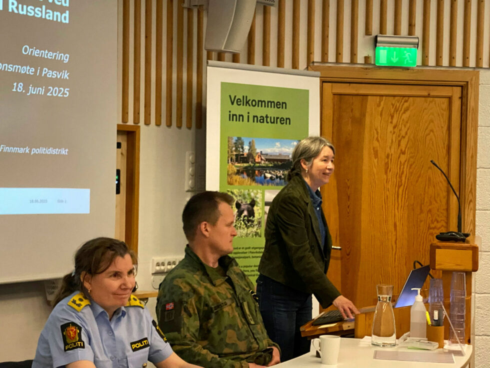 Fra venstre: politimester Ellen Katrine Hætta, oberstløytnant Audun Jørstad og Lise Flø, leder for utlending, forvaltning og sivil rettspleie hos politiet i Finnmark.
 Foto: Emil Olai Danielsen