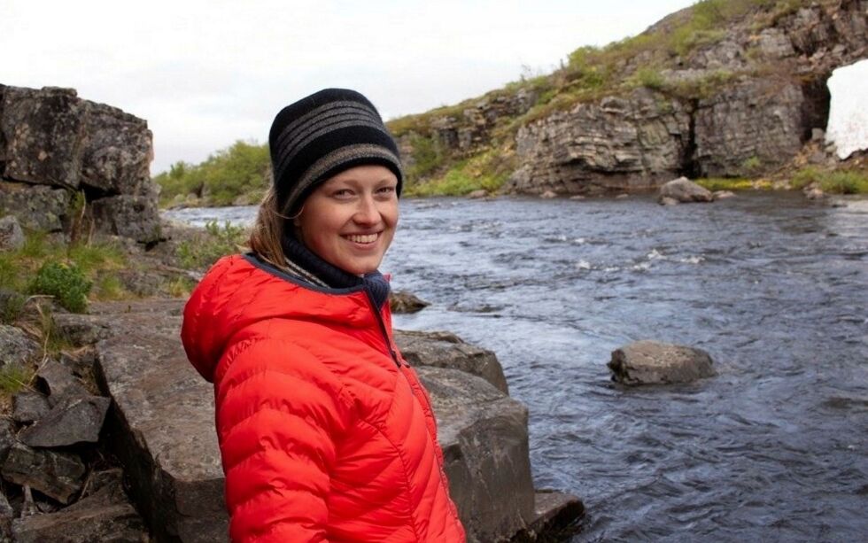 Hanne Sørvik har brukt Kongsfjordelva som grunnlag for sitt masterstudie om pukkellaksens påvirkning på villaksen.