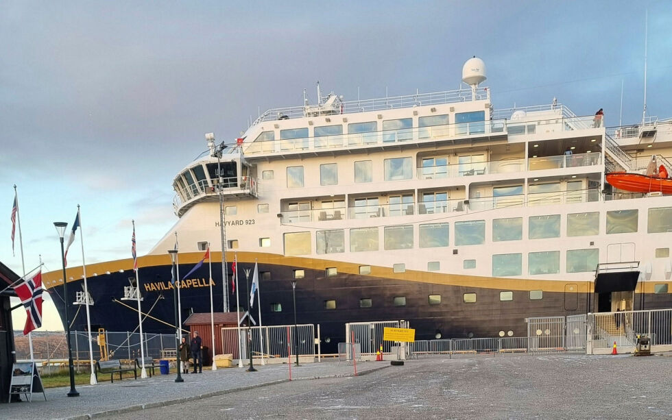 Havila har nå to skip i drift mellom Kirkenes og Bergen. Nå venter man på at ytterligere to skip skal komme fra verftet i Tyrkia og komme i drift langs norskekysten. Her ligger Havila Capella ved kai i Kirkenes.