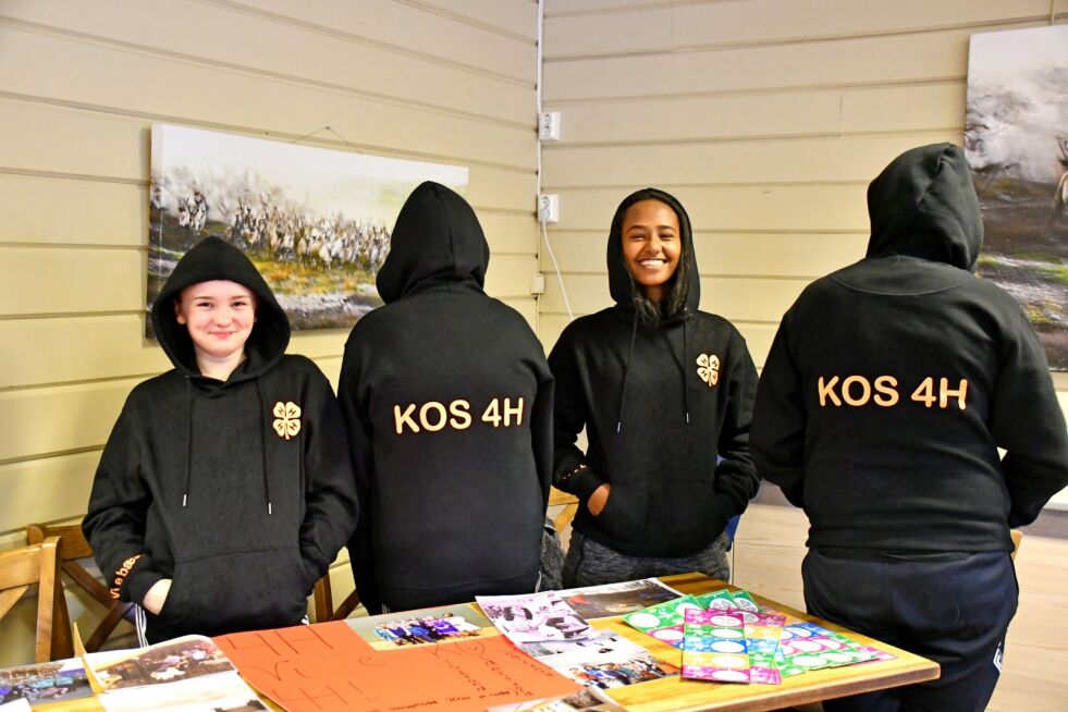 KOS har en aktiv 4H-gruppe, som betyr mye for ungdommen i bygda. De hadde egen stand hvor de viste frem bilder fra forskjellige aktiviteter de har hatt. De fortalte også om hva de gjør i 4H og hva dette fellesskapet betyr for dem.
 Foto: Irene Andersen