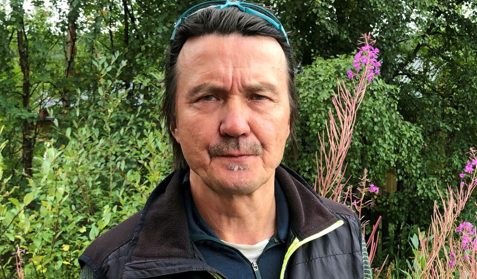 Førstekandidat for Sámeálbmot Bel­lo­dat/Same­folk­ets par­ti i Ávjovárre, John Nystad, går til valg med krigserklæring mot mon­ster­mast­er og vindkraftverk i forsvar av natur og beiter.
 Foto: STEIN TORGER SVALA