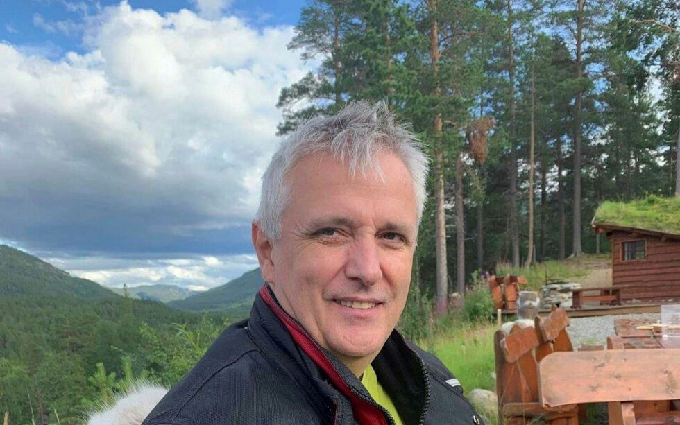 Arne Steinnes, biblioteksjef i Kåfjord kommune, forteller om magiske øyeblikk.
 Foto: Privat