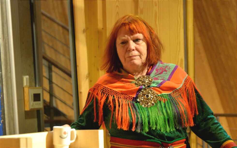 Her har sametingsrepresentant Ann Finbog (SáB) bedt for museumsbygget i Karasjok.
 Foto: Steinar Solaas