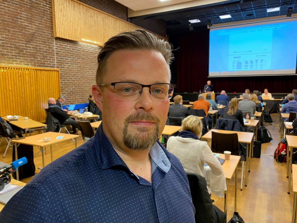 Uavhengig representant, Øivin Grongstad, har store problemer med å skjønne hvorfor ordføreren ikke innkaller til et ekstraordinært kommunestyremøte.
 Foto: Hallgir Henriksen