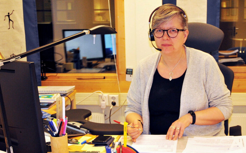 Stabssjef Karin Hætta i Kautokeino kommune foreslår å arbeide videre med reglene for etikk og samhandling, og at kommunestyret dropper planen med en inngående gransking av kommunedirektør-varslet. For gransking kan koste masse millioner, og det uten at det bidrar til å løse "samarbeidsproblemene" mellom kommunedirektøren og enkelte politikere.
 Foto: Rita Heitmann