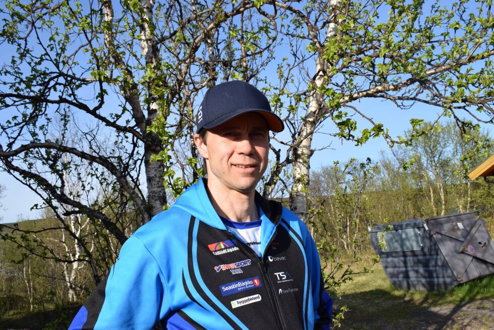 Lederen for sykkelgruppa i Sirbmá/Sirma IL, Per Torleiv Ravna inviterer til to dagers sykkelfest på landeveien.
 Foto: Birgitte Wisur Olsen