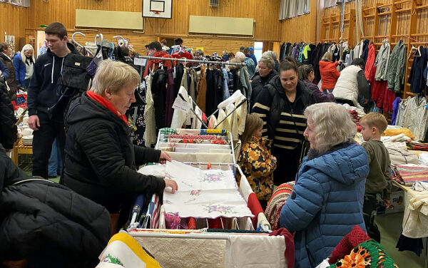 Kø og kupp ved gjenbruksmarked