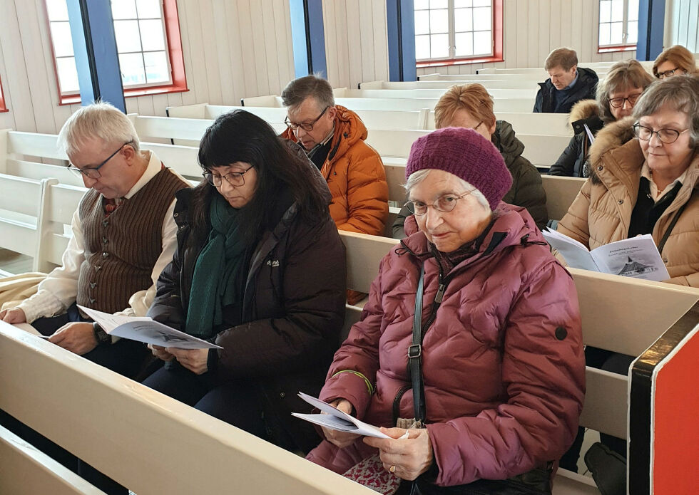 Her er kirkeverge Egil Borch, Synnøve Utsi og Ellen Kristine Utsi.
 Foto: Asfrid Karlsen