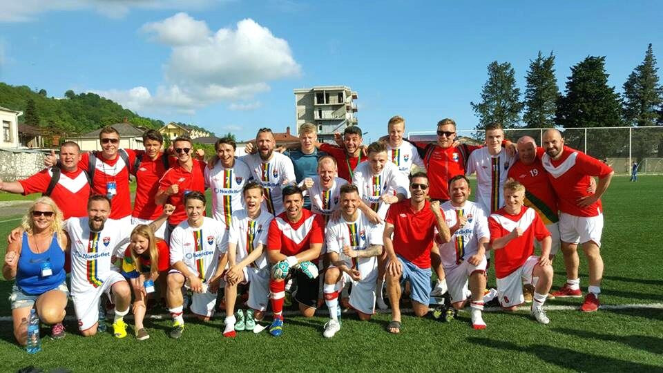 FA Sápmi var representert med denne delegasjonen under Conifa World Cup i 2016.
 Foto: Erik Brenli