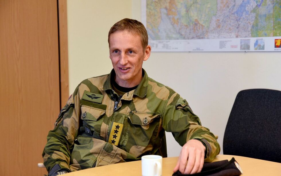 Forsvarssjef Eirik Kristoffersen er for tiden på Porsangmoen. Onsdag tar han direktøren i Forsvarsbygg med på en gjennomgang av leiren. Foto: Kristin Humstad