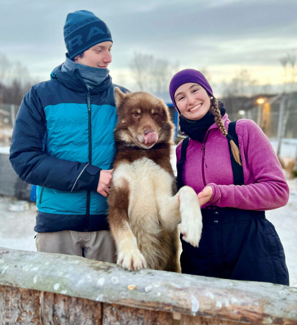 Júlia og Pau faller for lavvo, ski, isbading og hundekjøring
