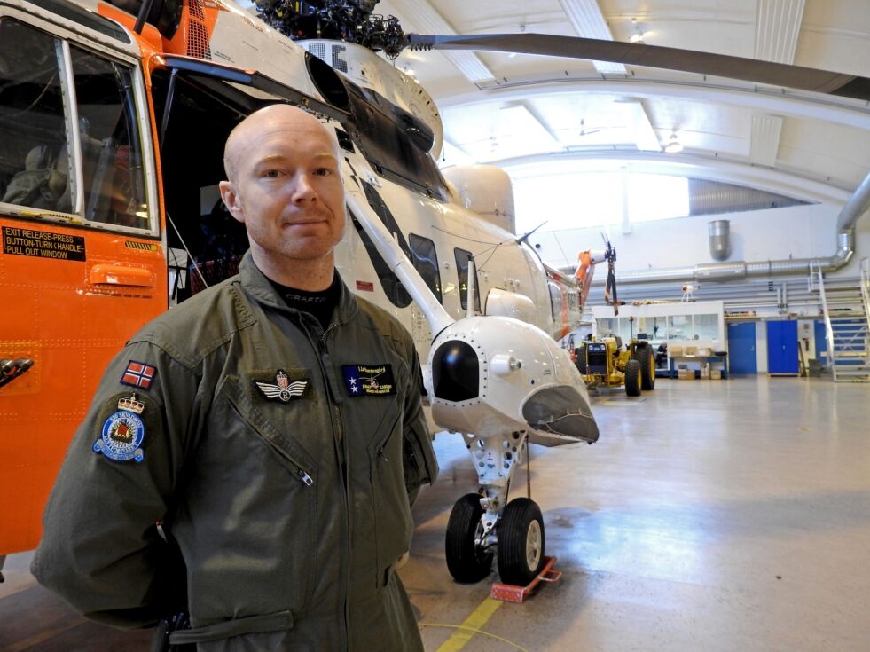 Redningsmann ved 330-skvadronen på Banak, løytnant Mats Hammersgård ber folk passe på hvor de ferdes på fjellet denne påsken. – Det er skyhøy skredfare, den er på grad 3 og 4 nå, og det er så høyt som vi kommer, sier han.
 Foto: Kristin Marie Ericsson