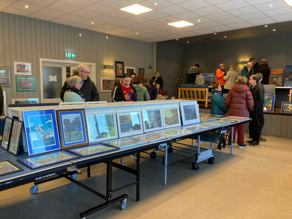 Her vises bare litt av utstillingen som talte ca. 90 bilder.
 Foto: Anthon Sivertsen